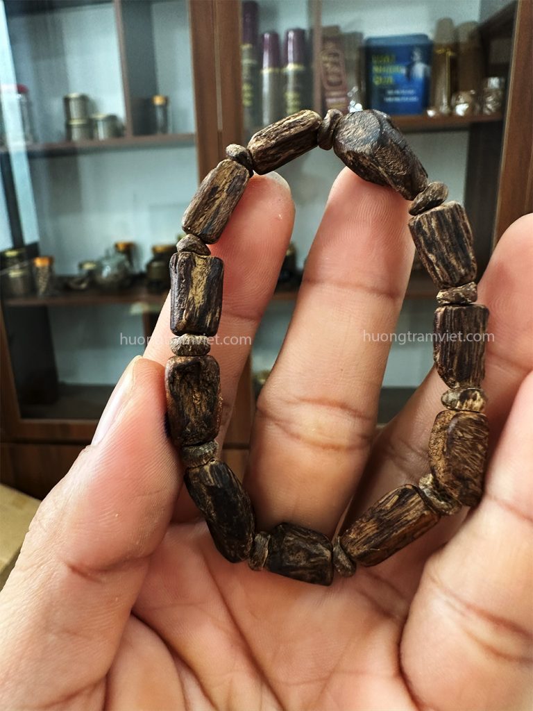 vòng tay trầm hương chìm nước khánh hoà