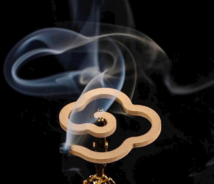 Nhang vân mây khi đốt có làn khói du dương rất đẹp.